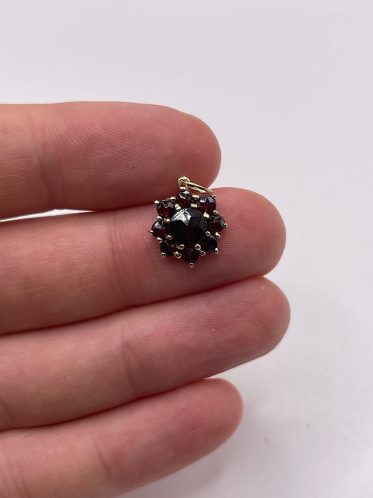 9ct gold garnet cluster pendant