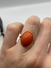 Load image into Gallery viewer, 18ct gold coral ring
