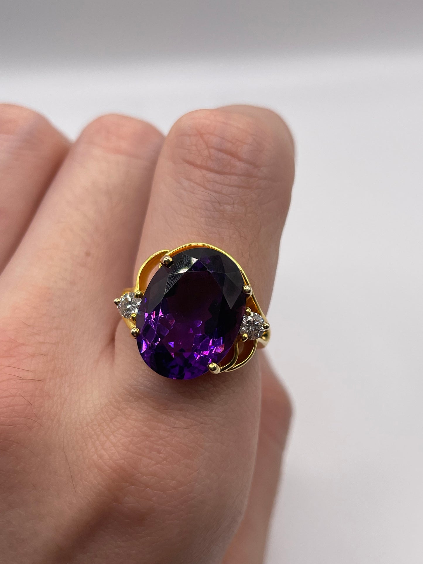 18ct gold amethyst and diamond ring