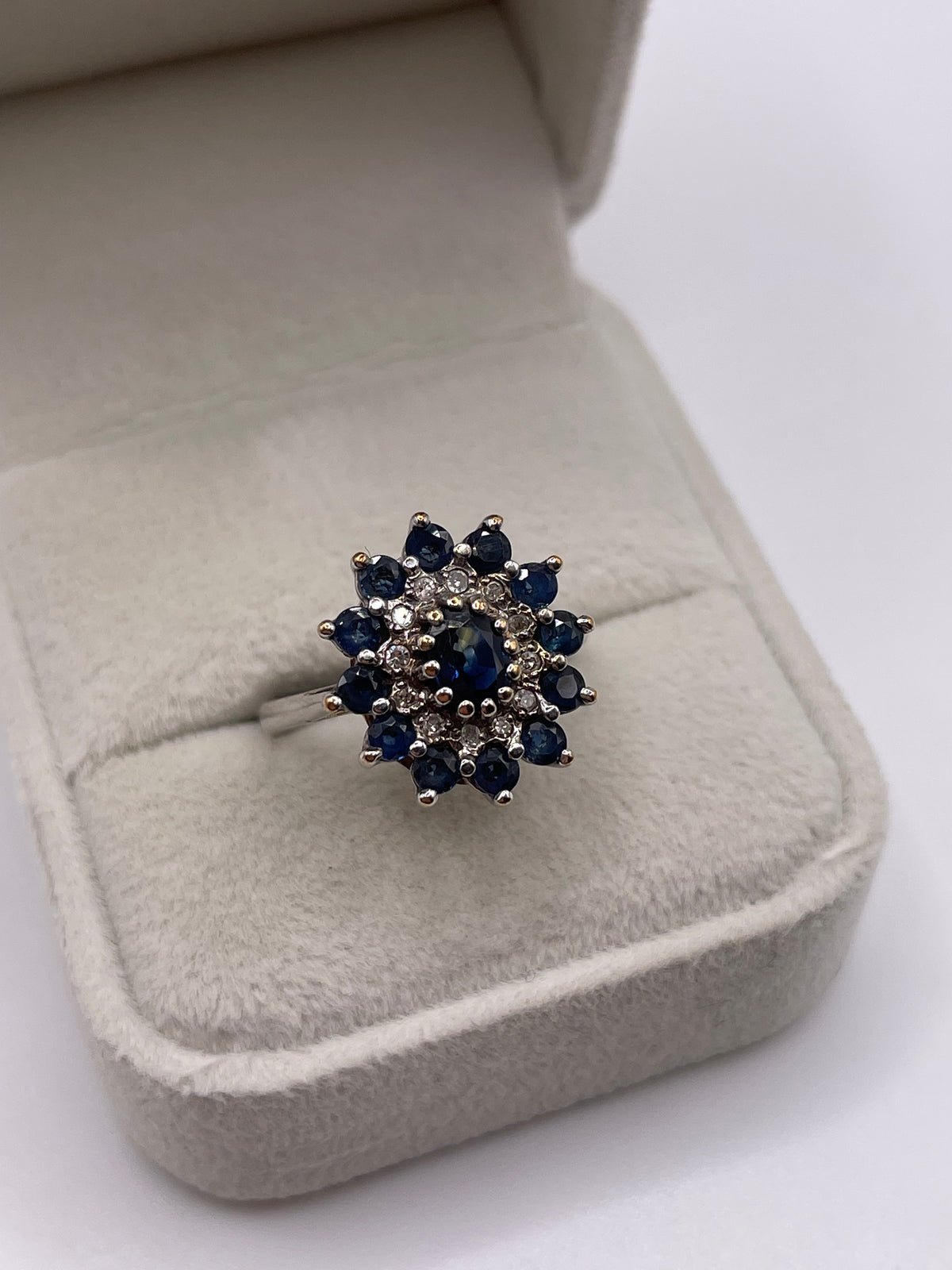 9ct white gold sapphire and diamond ring