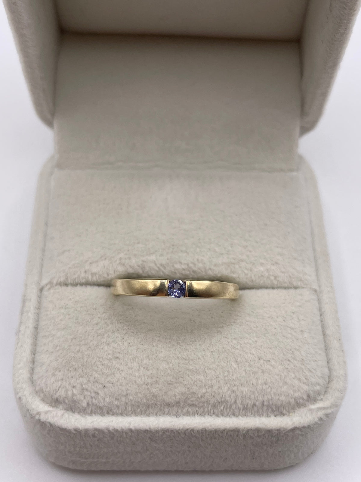 9ct gold tanzanite ring