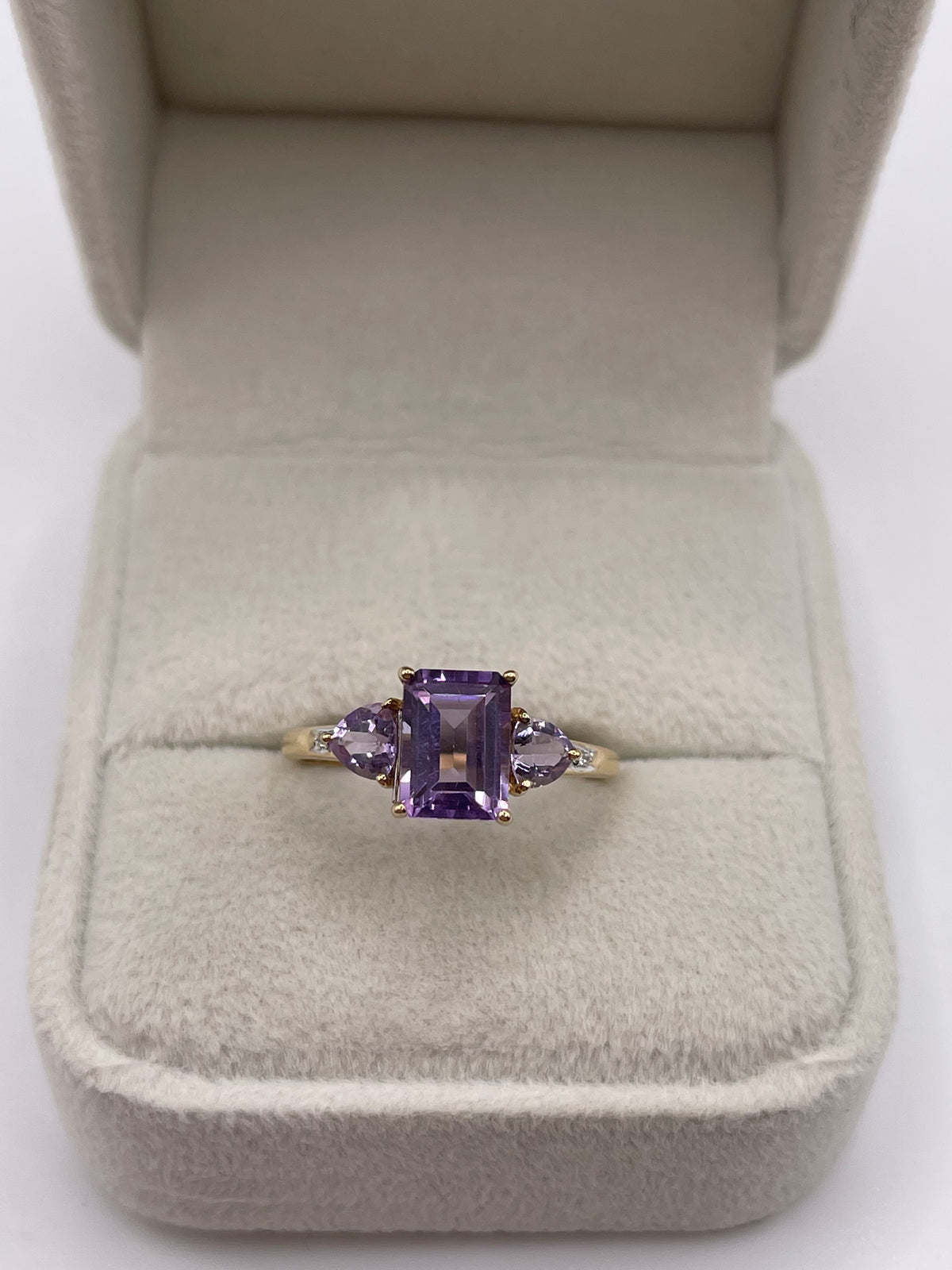 9ct gold amethyst and diamond ring