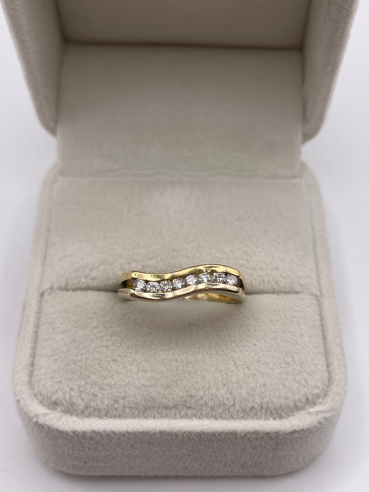 18ct two tone gold diamond ring