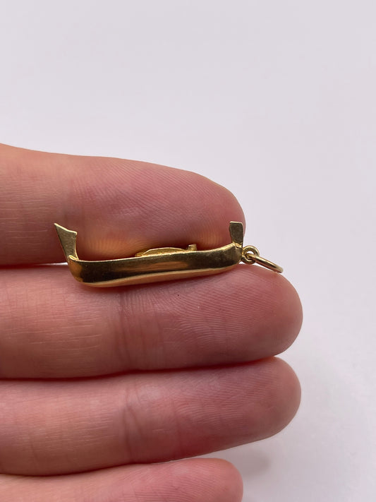 18ct gold gondola charm