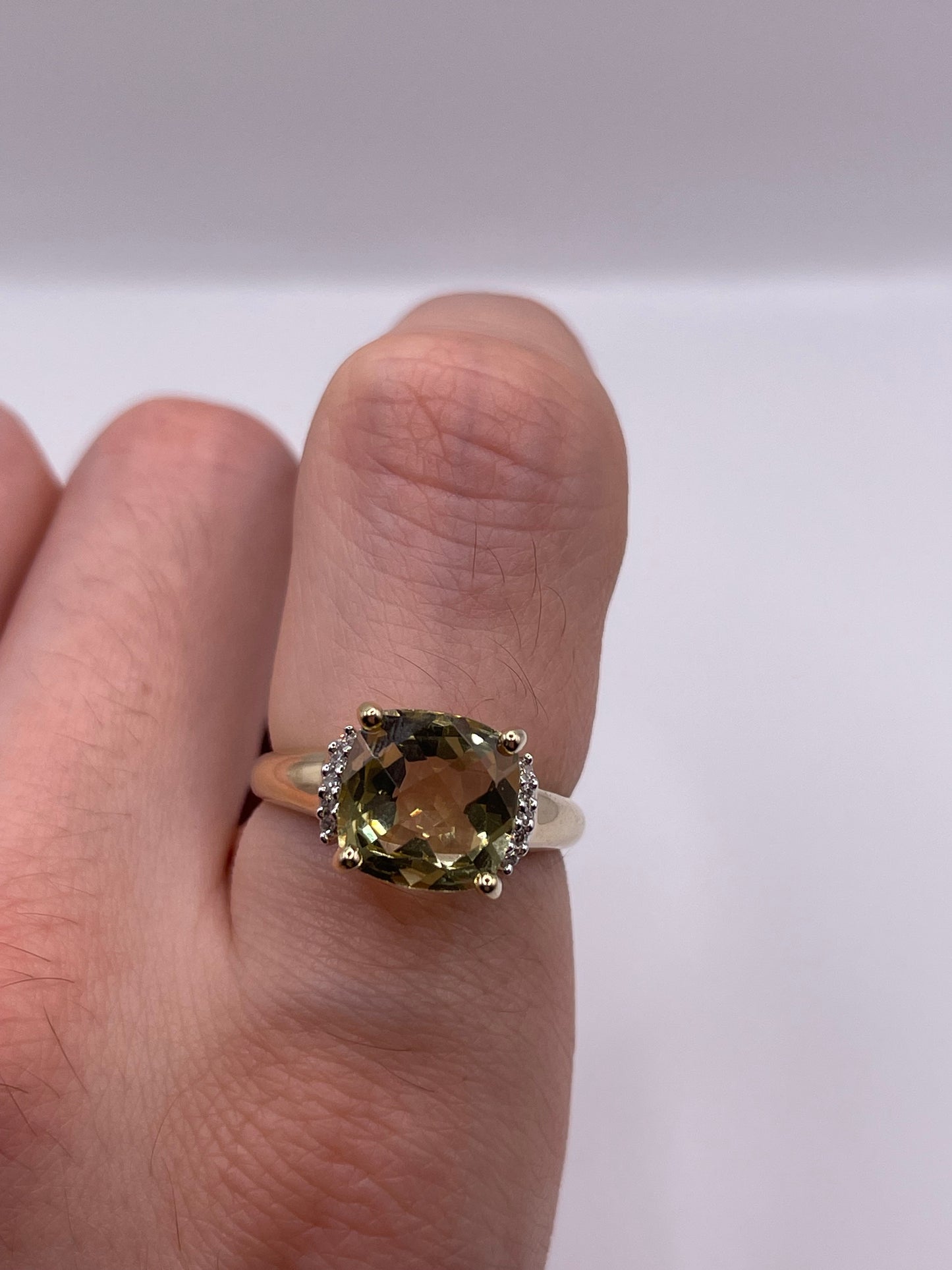9ct gokd quartz and diamond ring