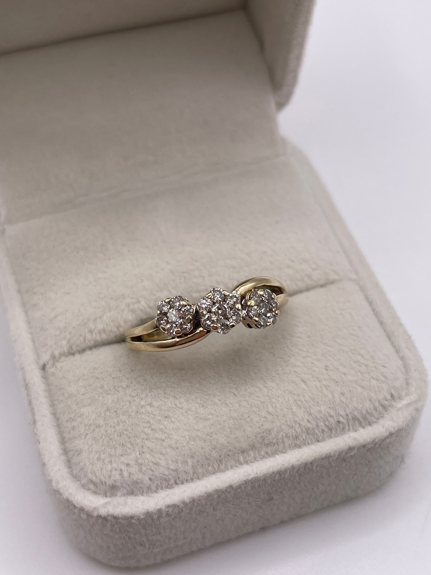9ct gold diamond cluster ring
