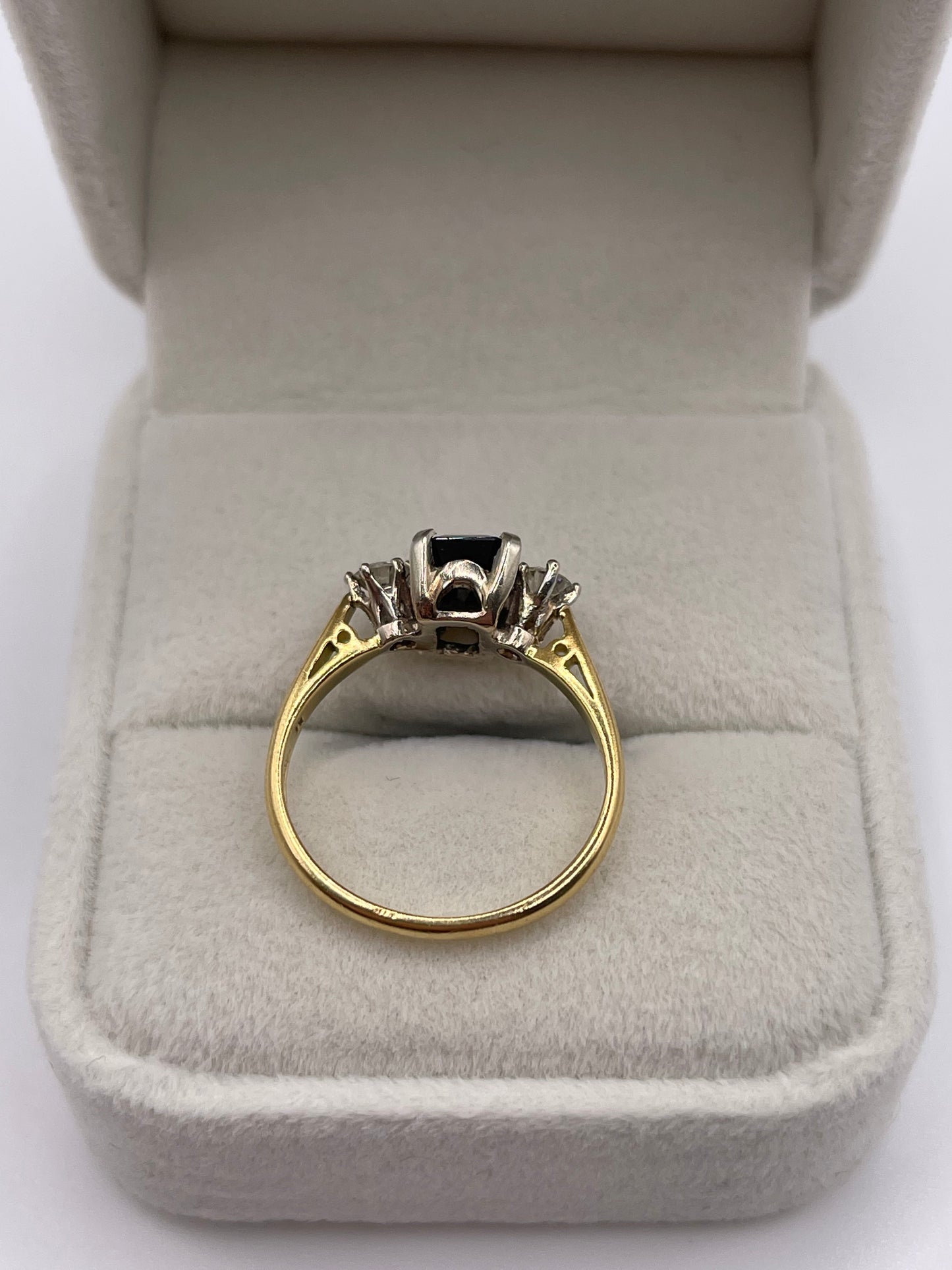18ct gold sapphire and diamond ring