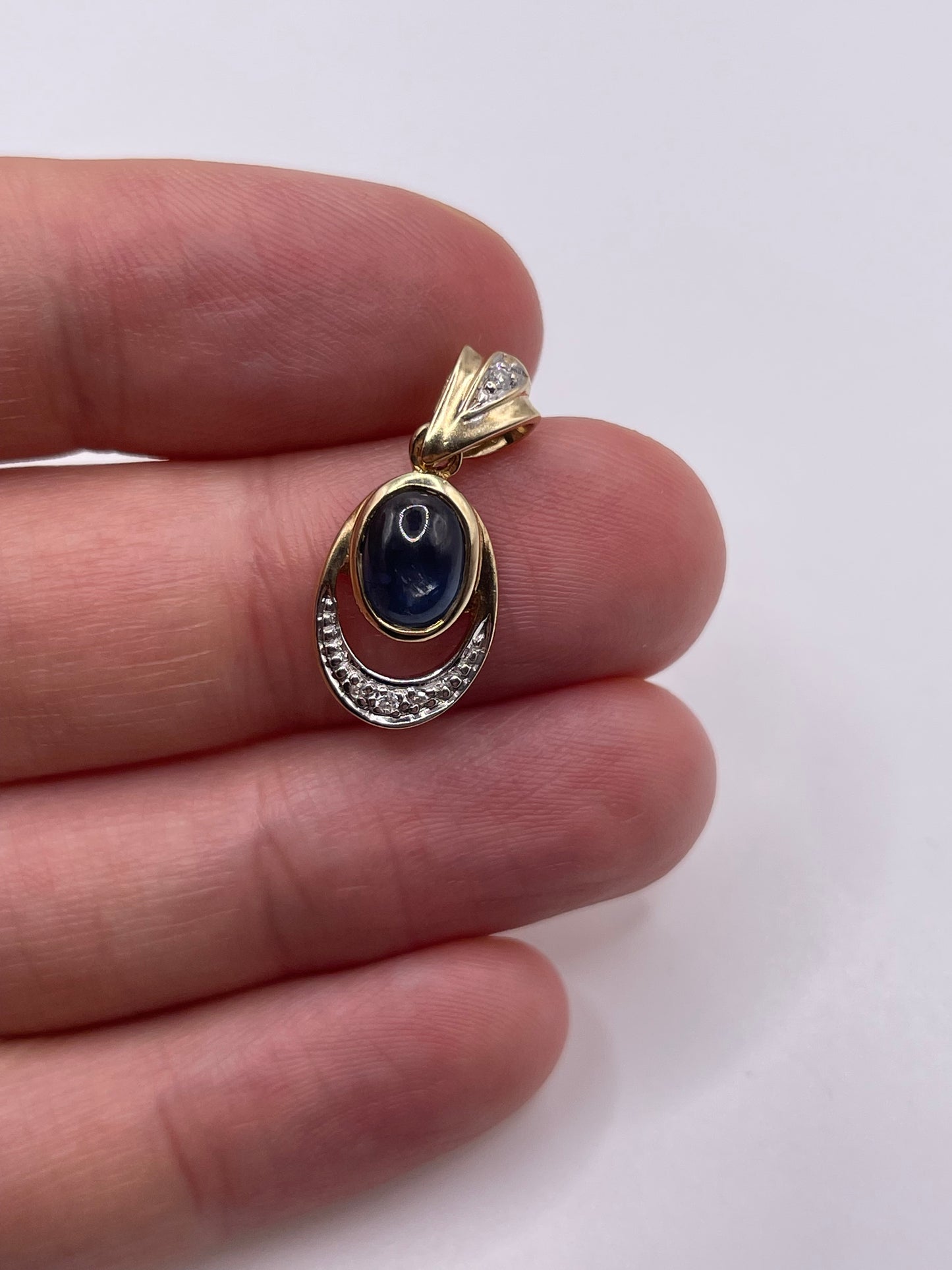 9ct gold cabochon sapphire and diamond pendant