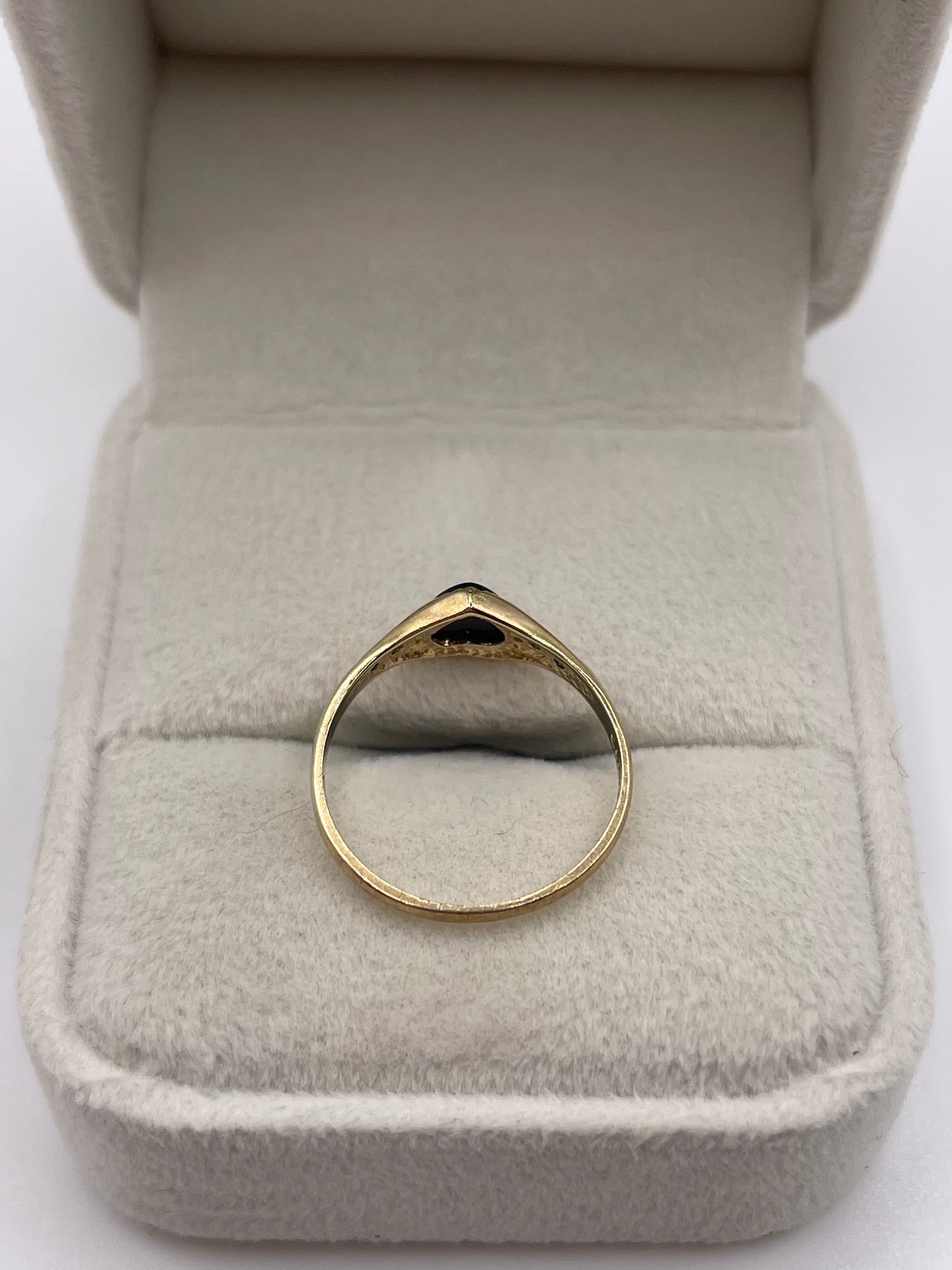 9ct gold onyx and diamond ring