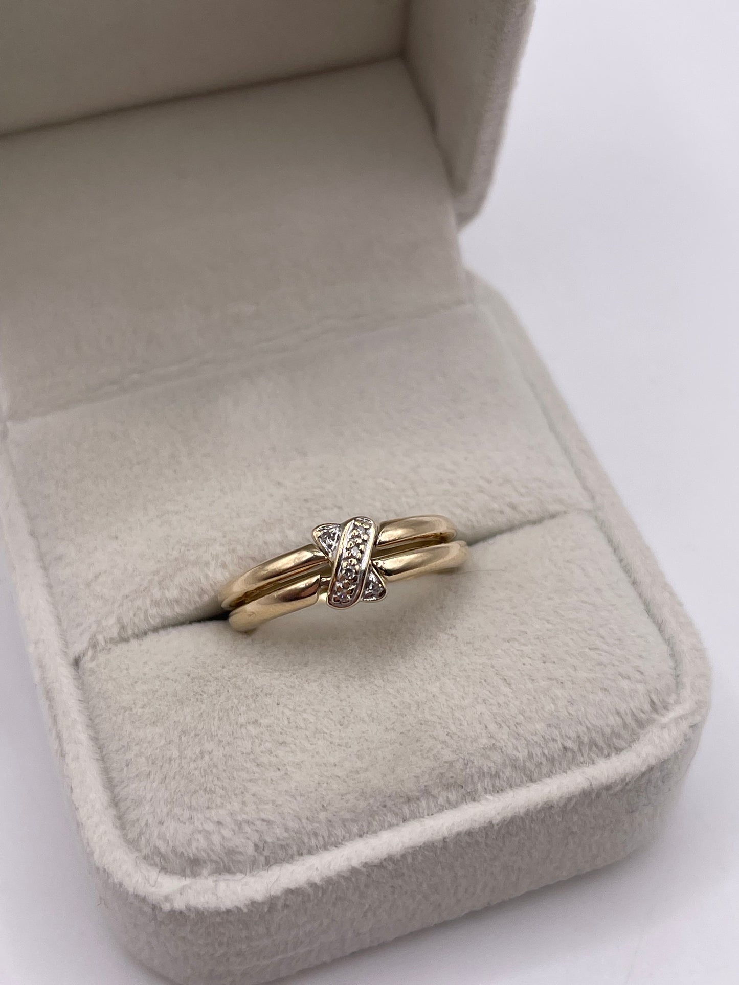 9ct gold diamond ring