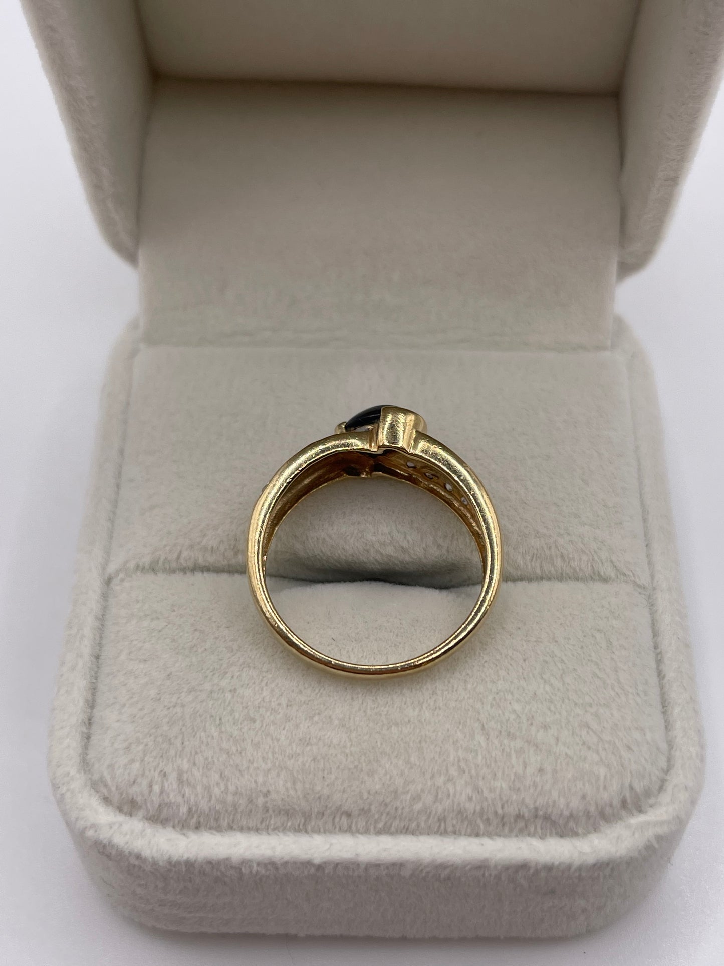 9ct gold cabochon sapphire and zircon ring