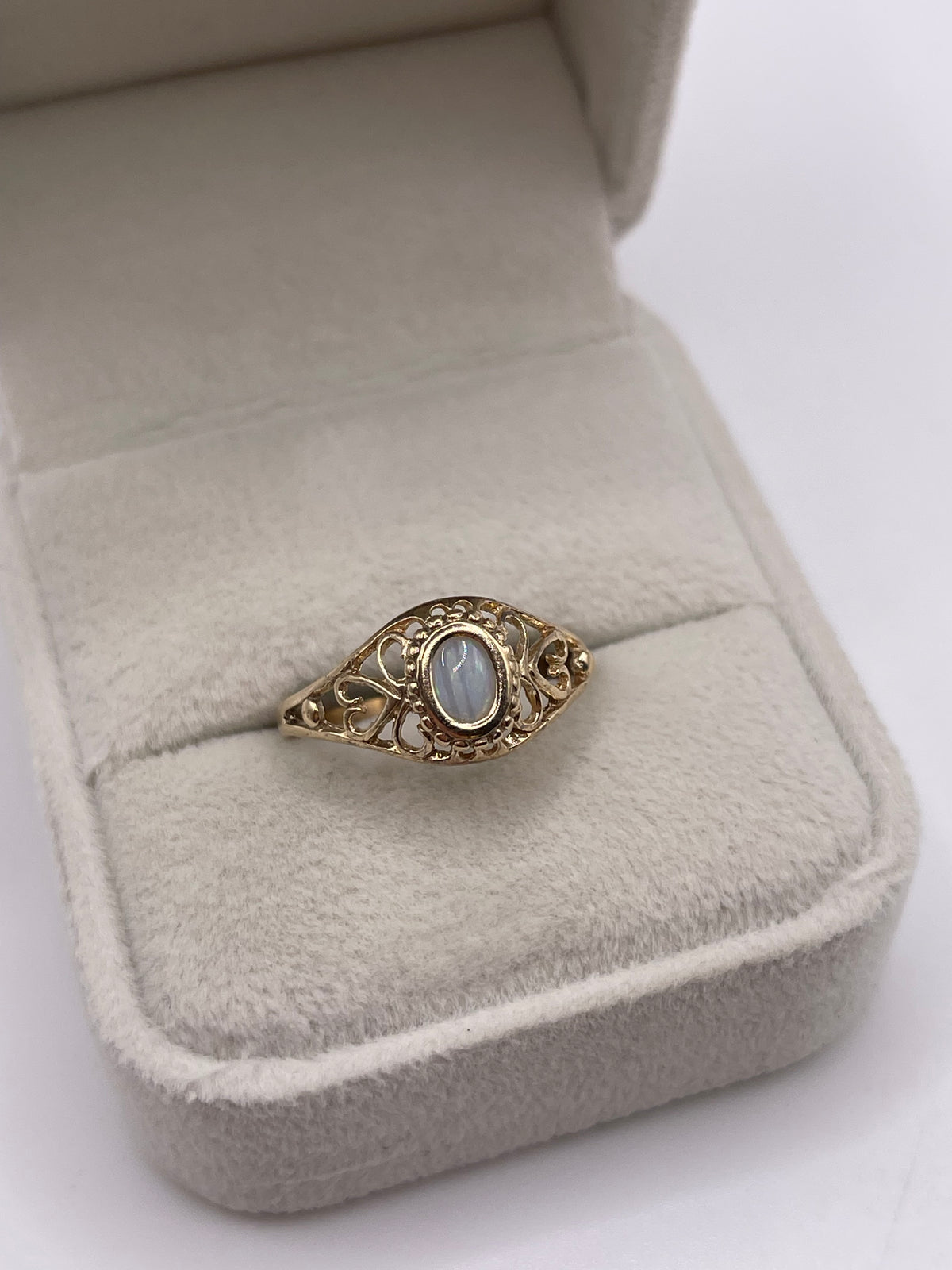 9ct gold opal ring
