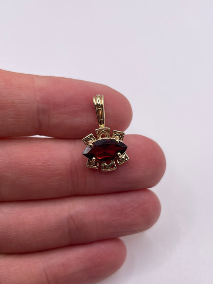 9ct gold garnet pendant
