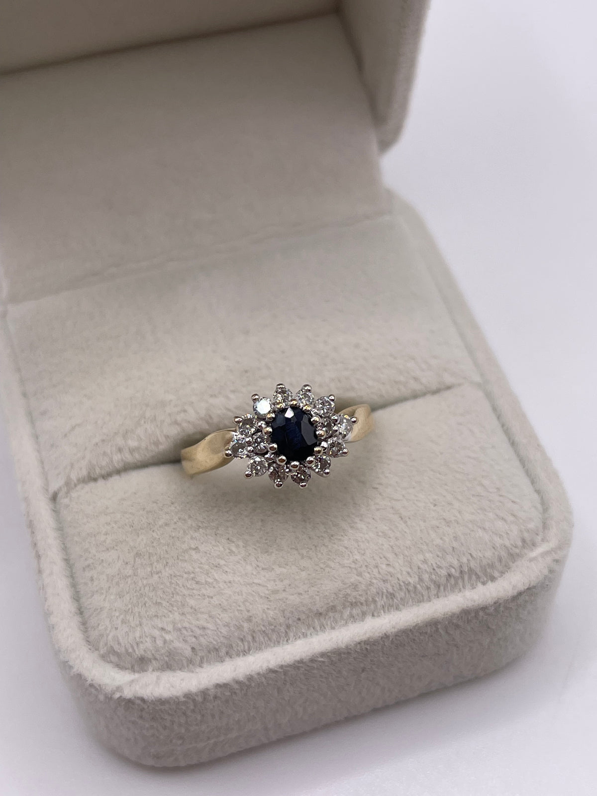 9ct gold sapphire and diamond ring