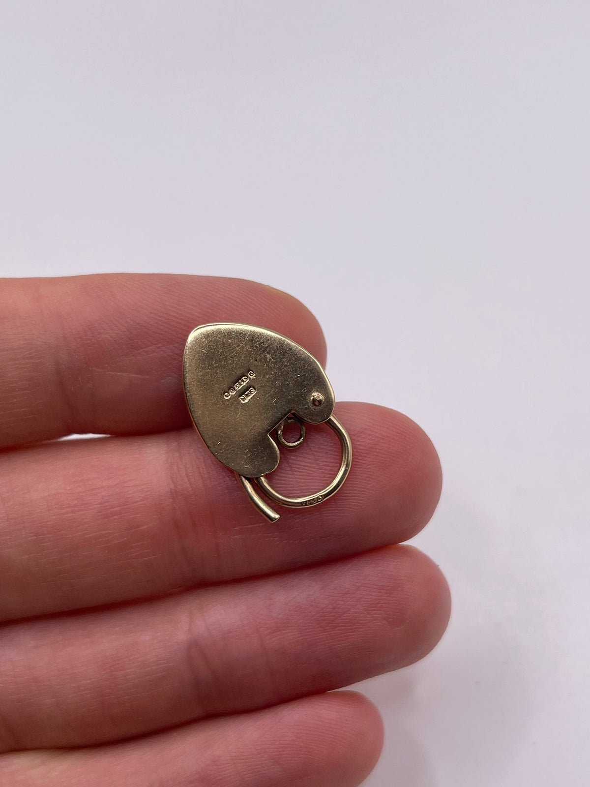 9ct gold engraved padlock 1