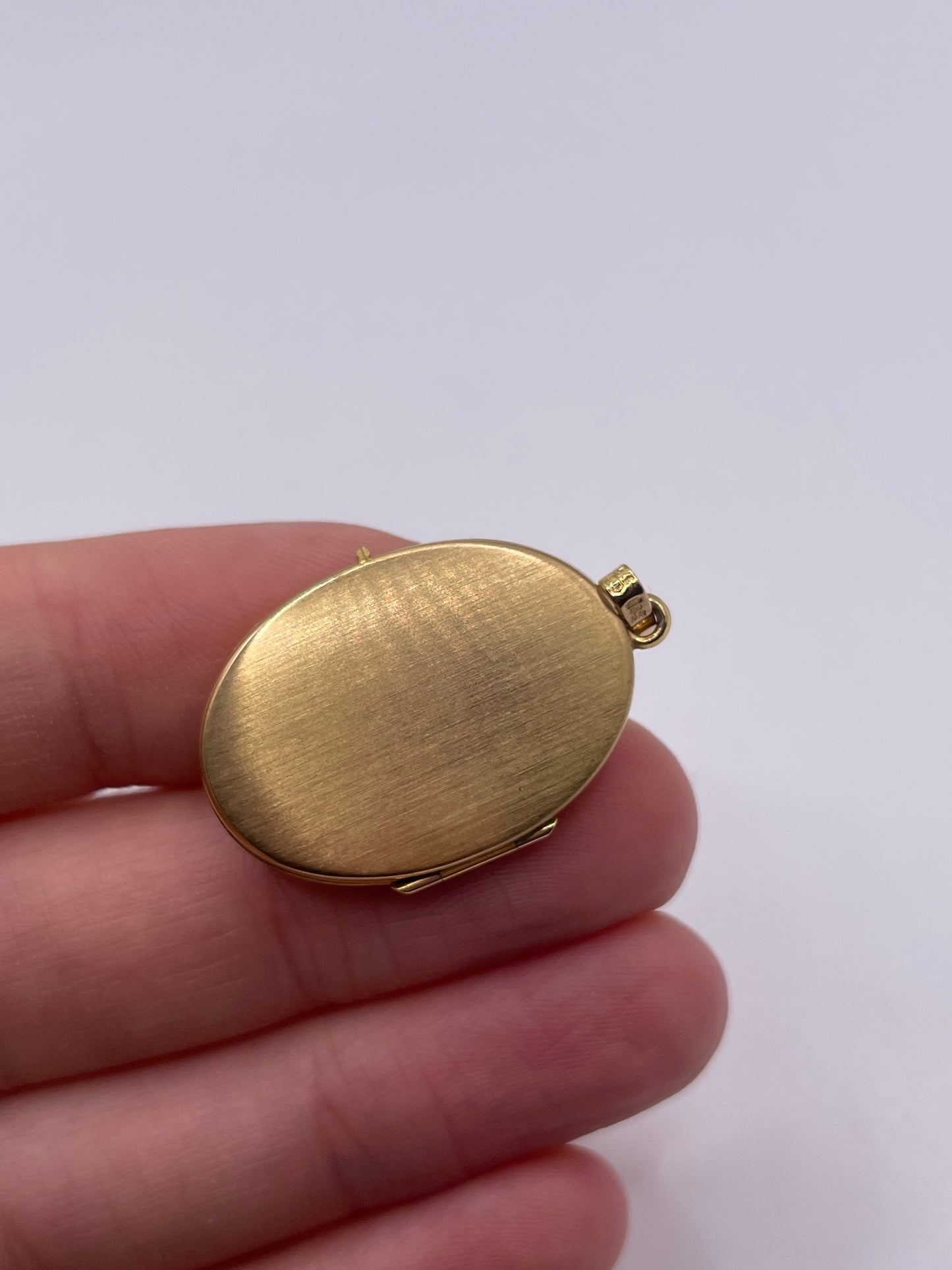 9ct gold locket pendant