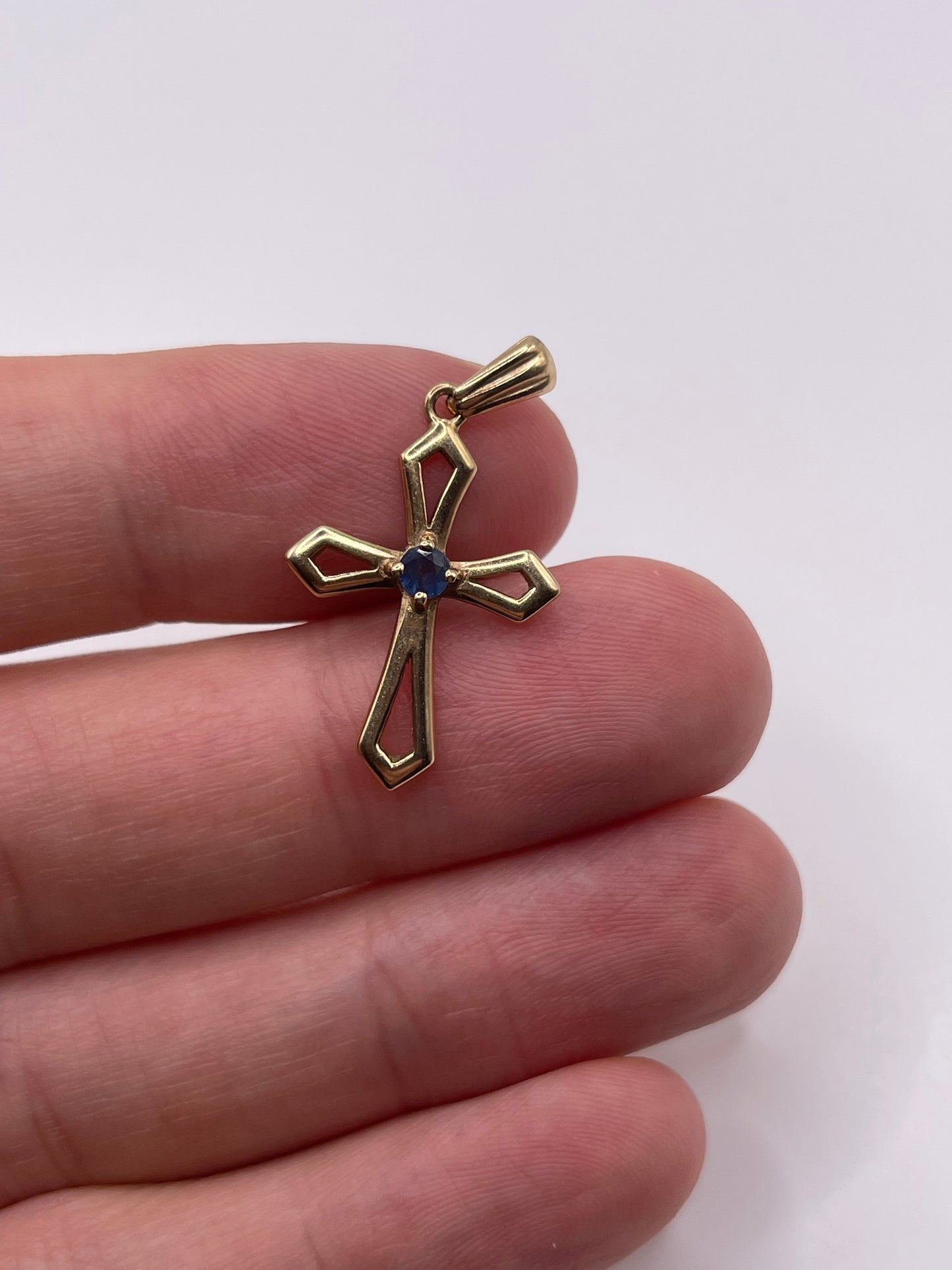 9ct gold sapphire cross pendant