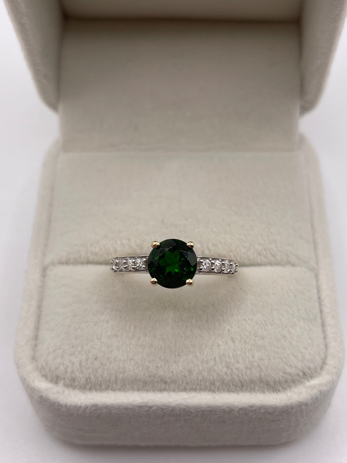 9ct gold diopside and zircon ring