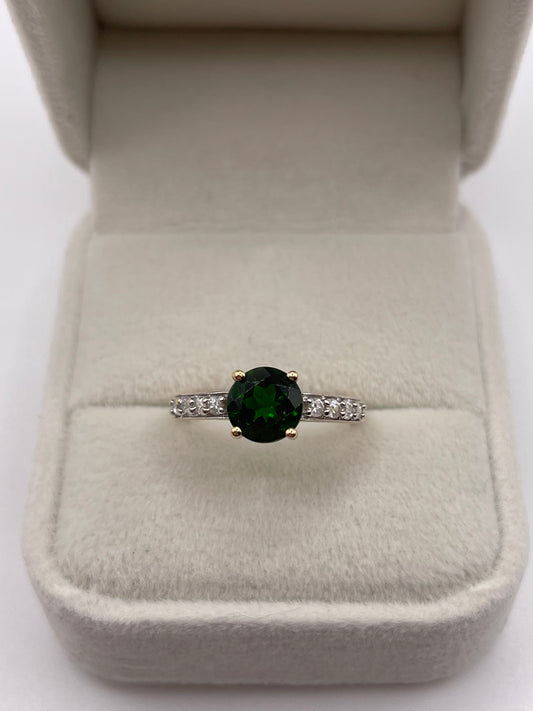 9ct gold diopside and zircon ring