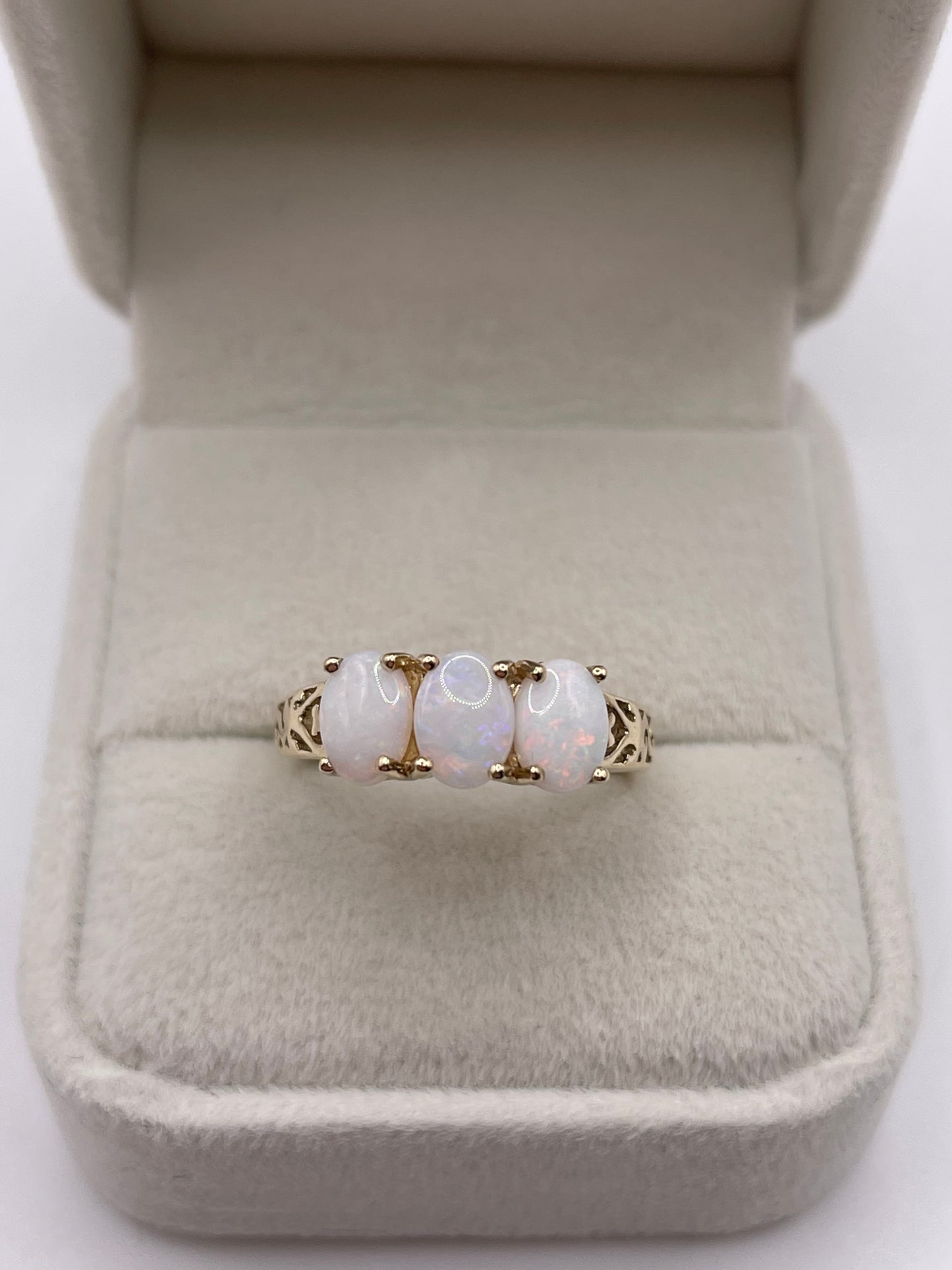 9ct gold opal ring