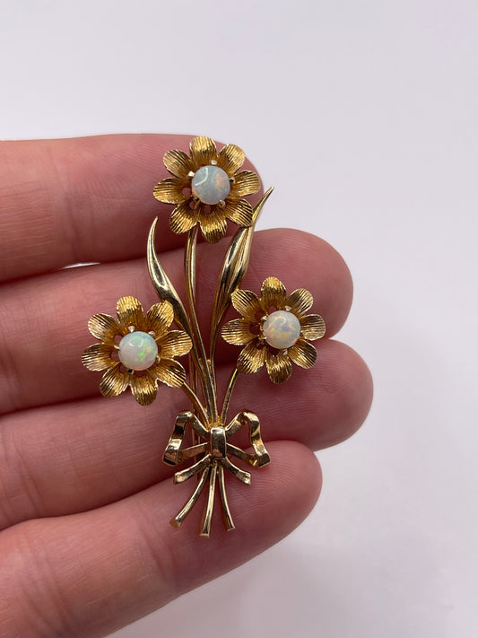 9ct gold opal brooch