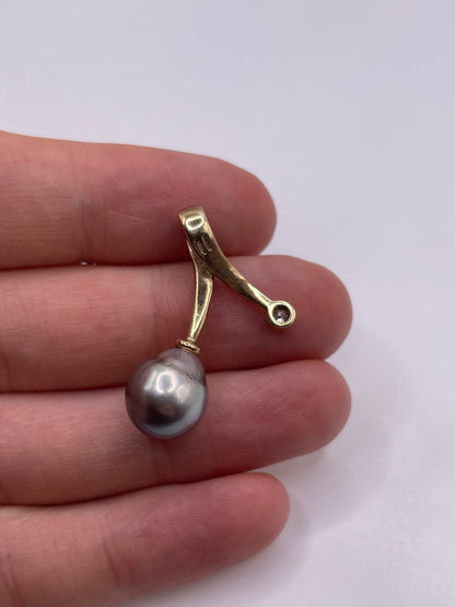 9ct gold pearl and diamond pendant