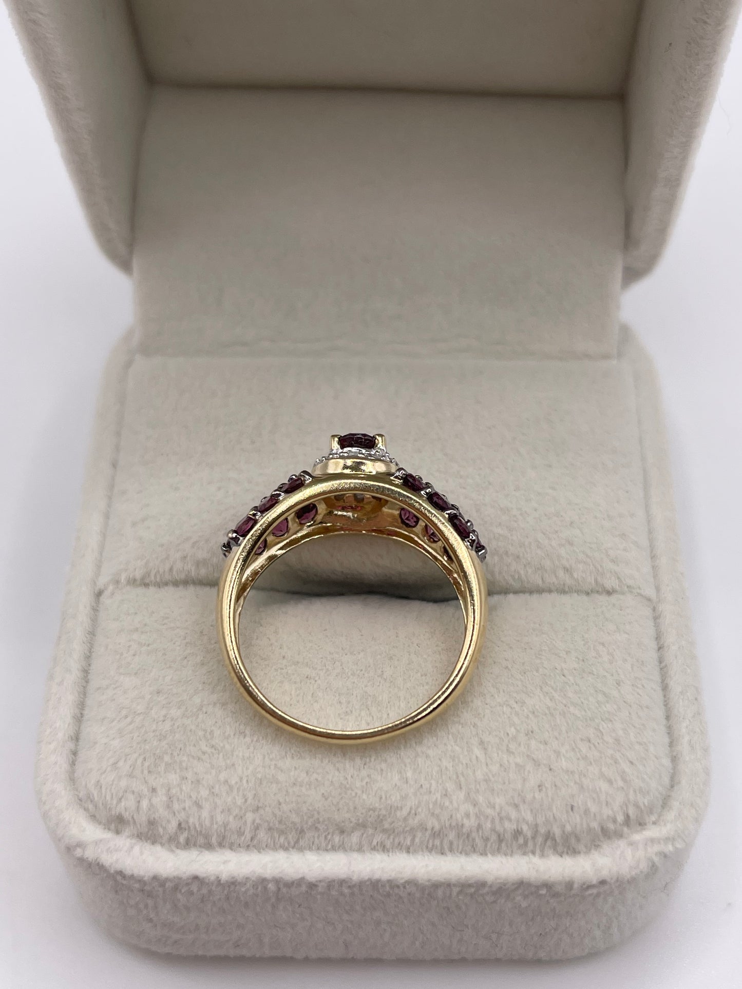 9ct gold garnet and diamond ring