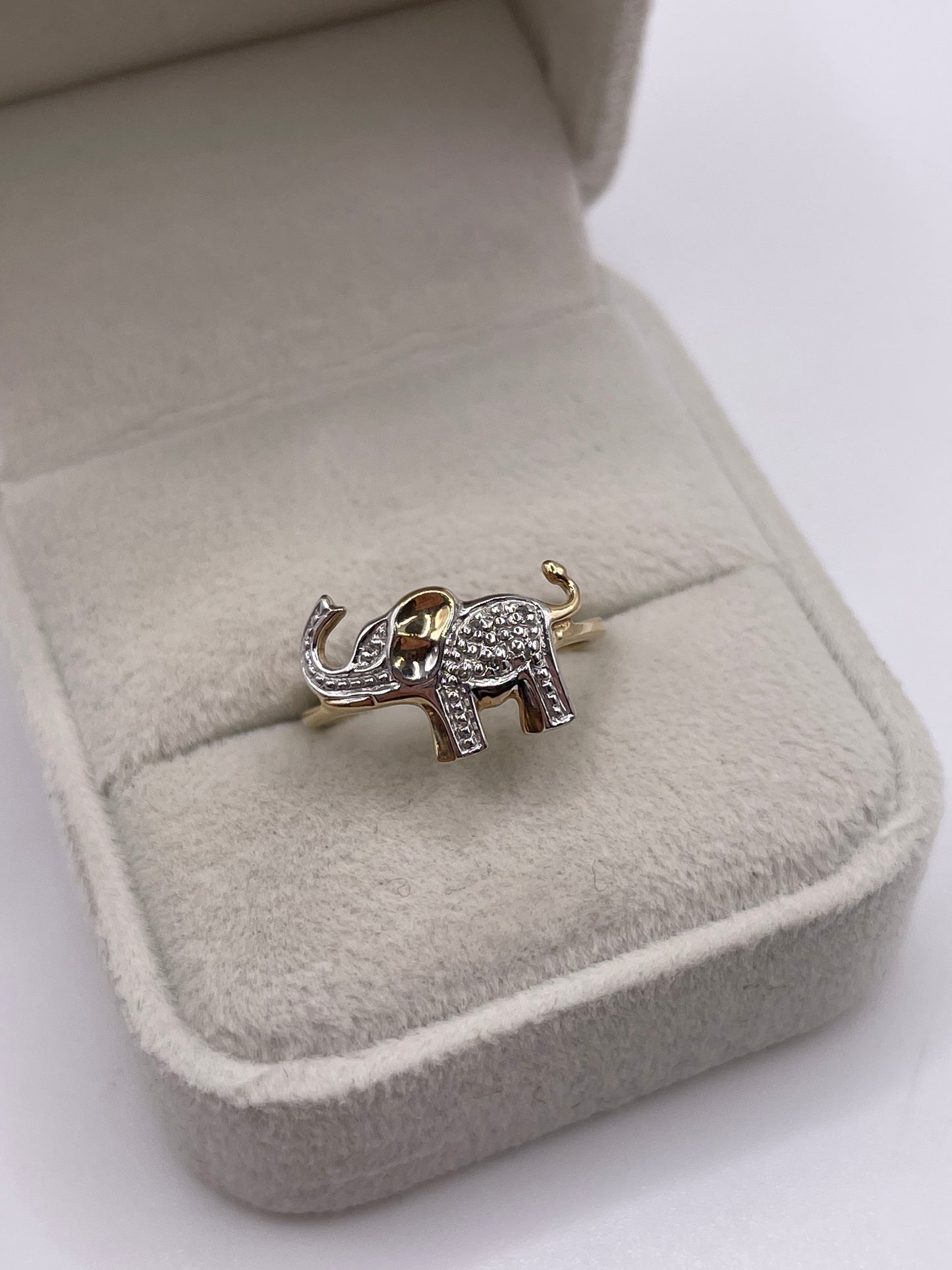 9ct gold diamond elephant ring