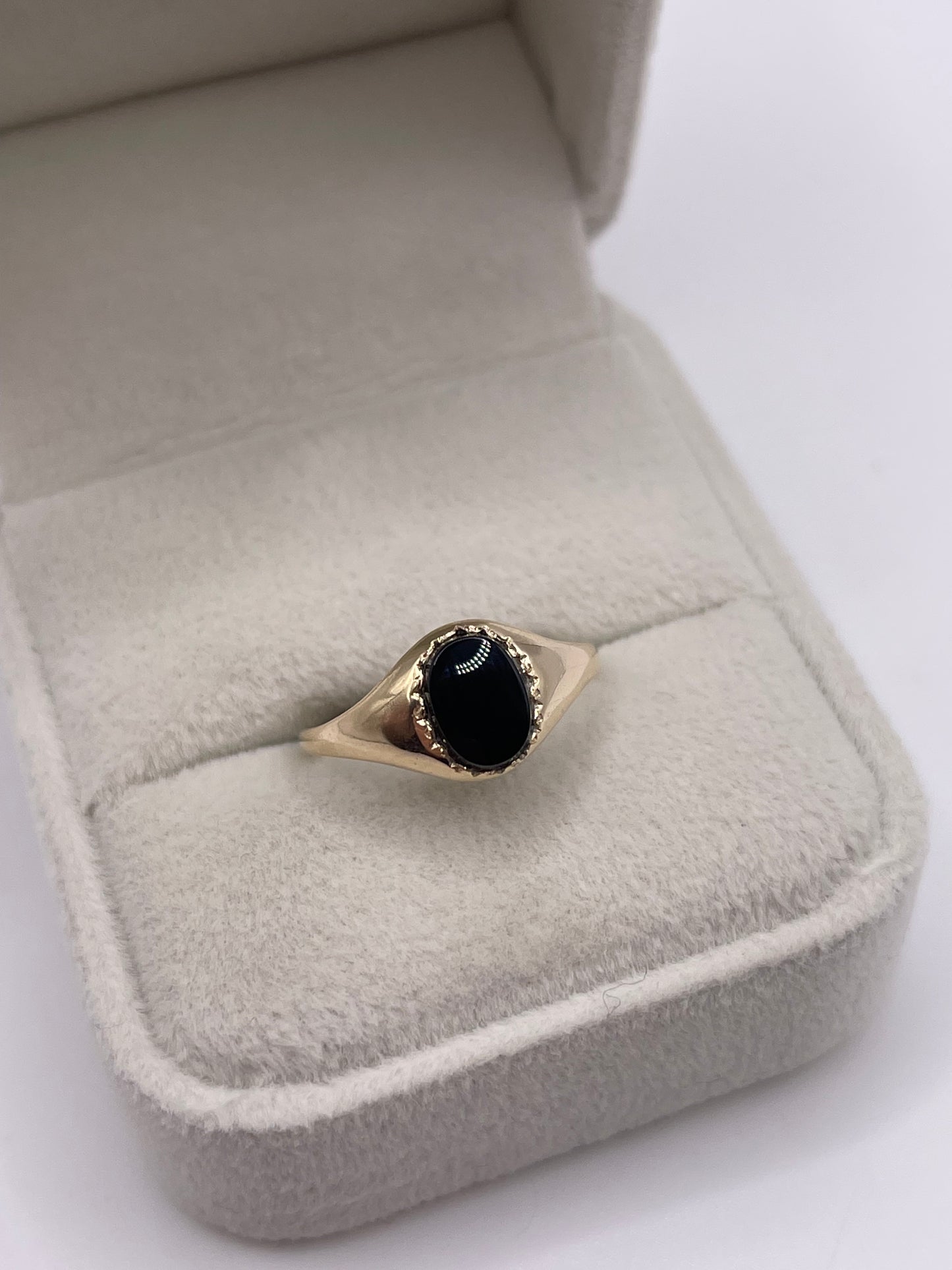 8ct gold onyx signet ring