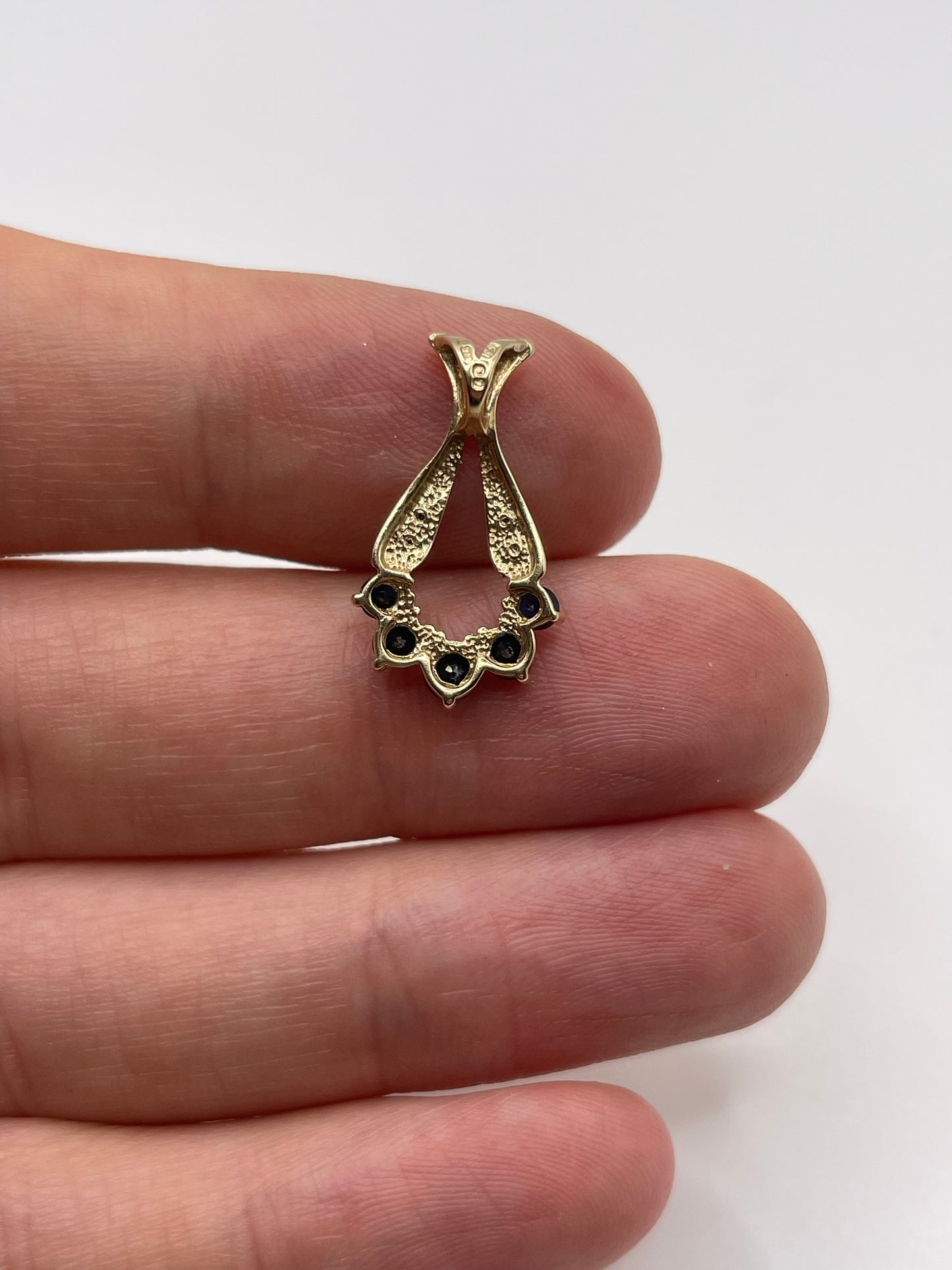 9ct gold sapphire and diamond pendant