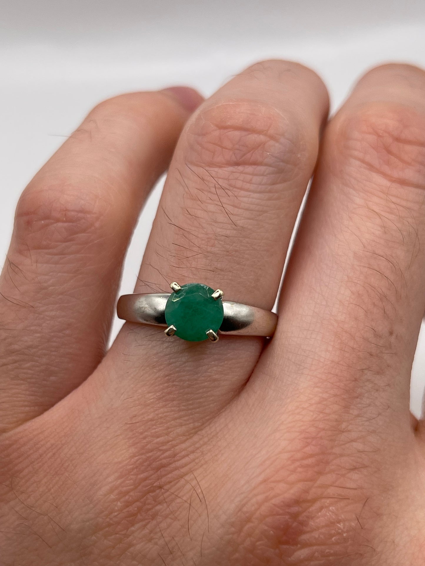 9ct white gold emerald ring