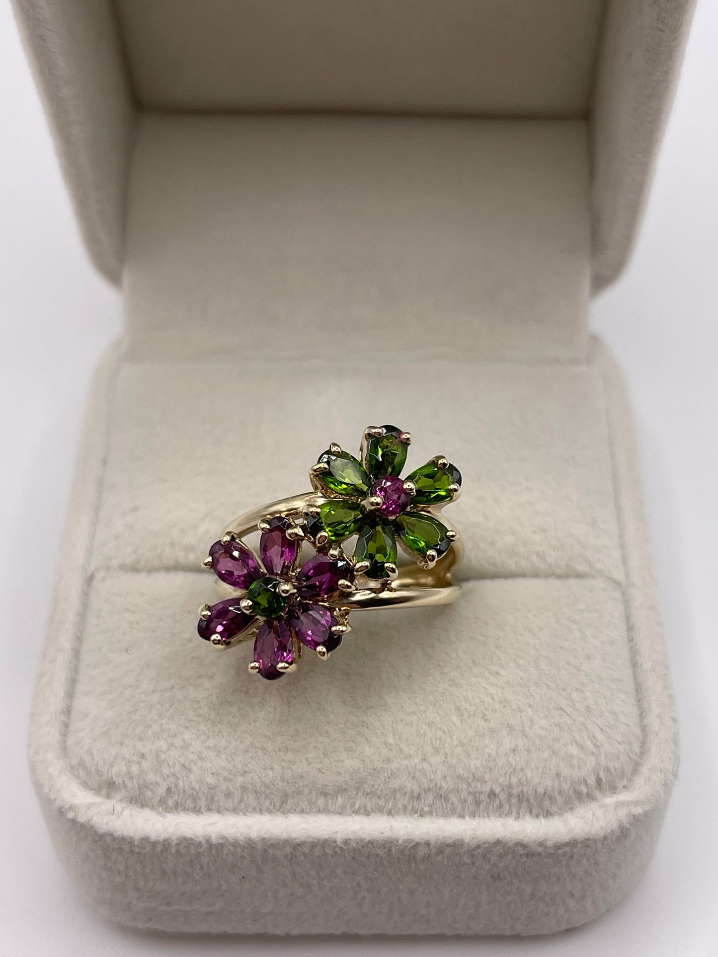 9ct gold diopside and garnet cluster ring