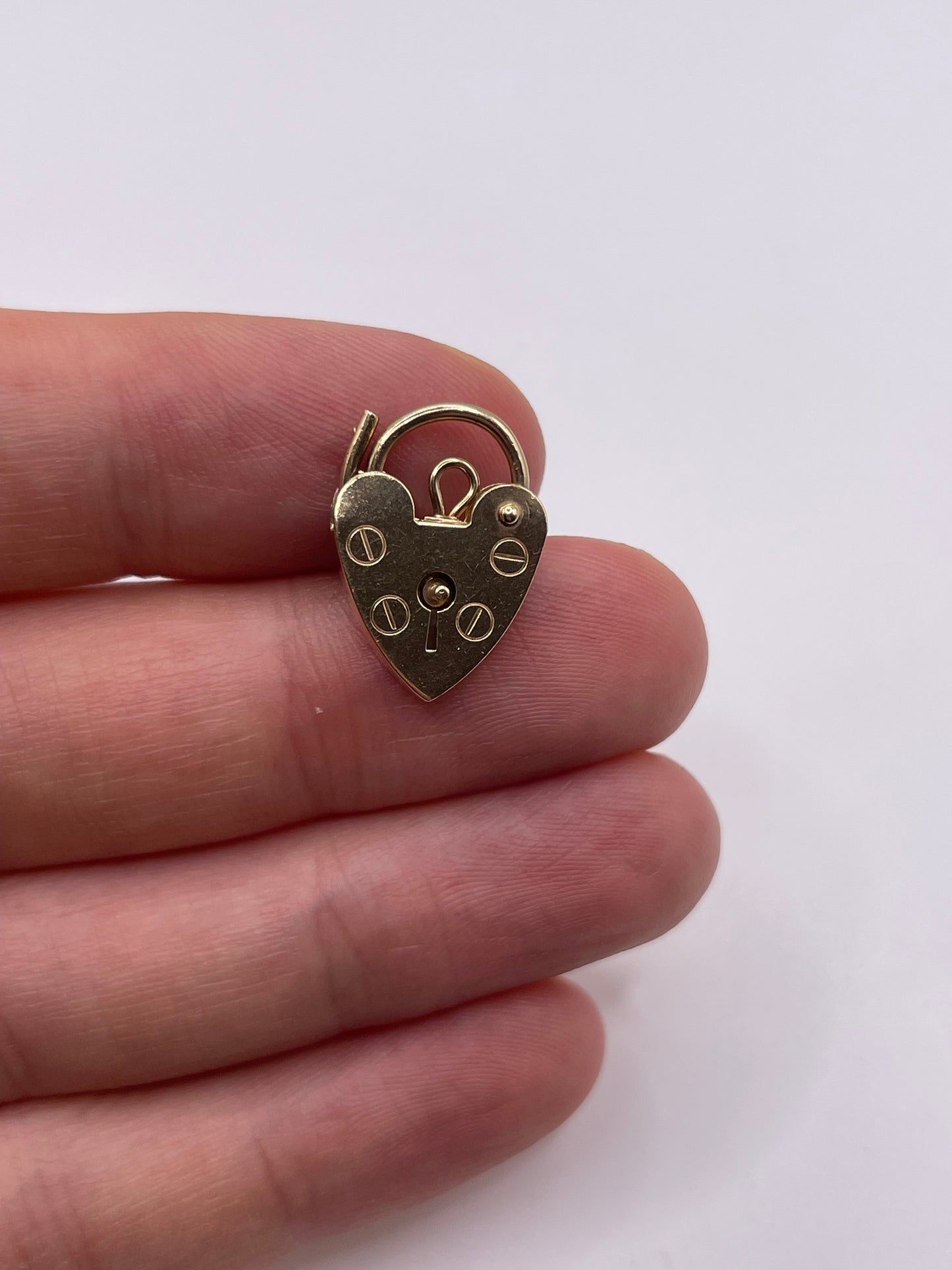 9ct gold padlock 3