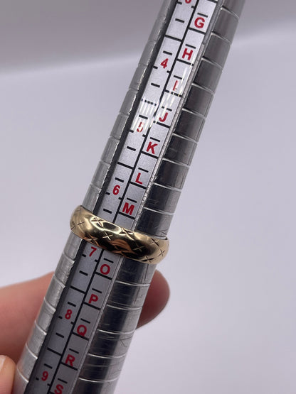 9ct gold patterned band