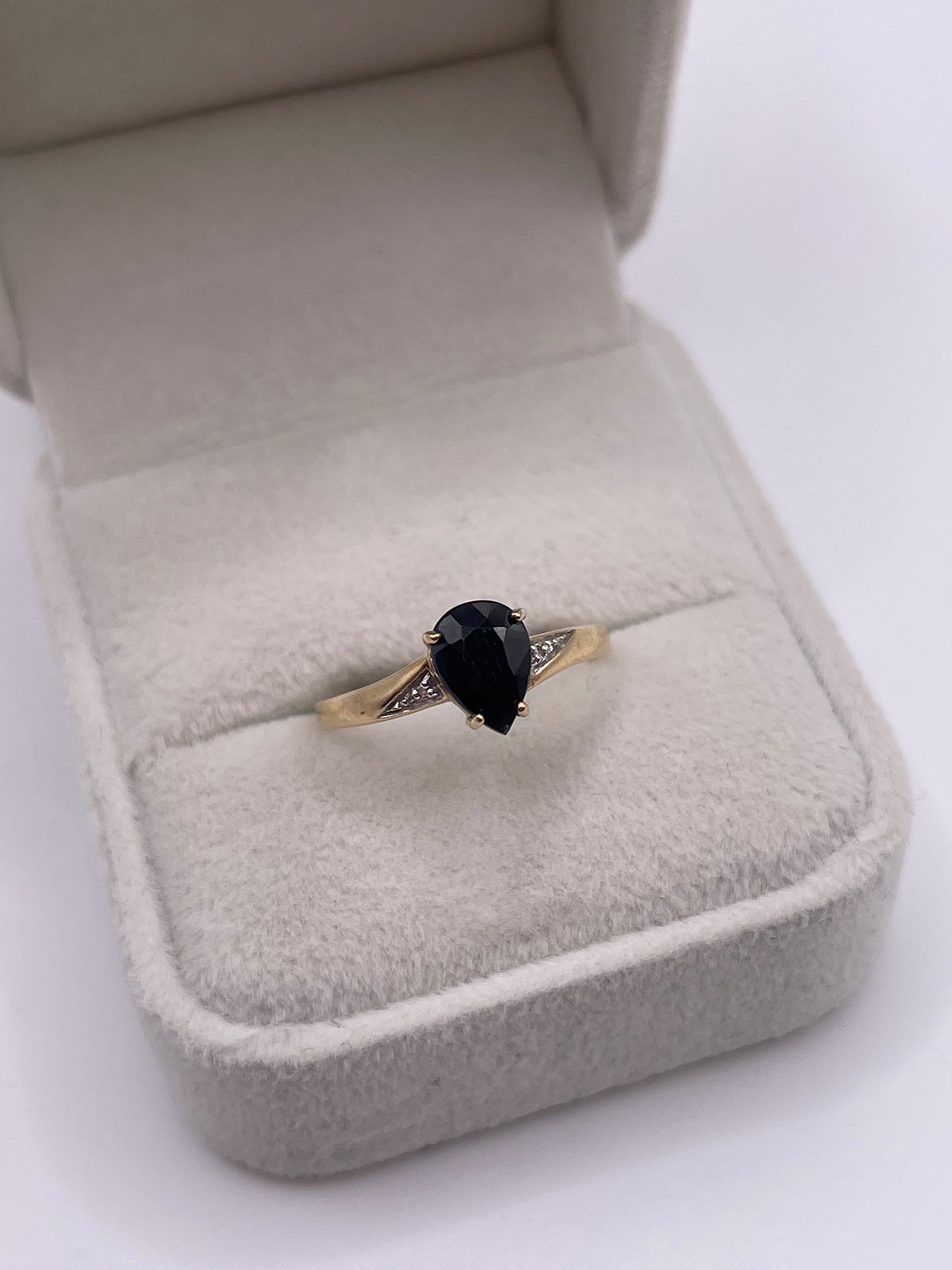 9ct gold sapphire and diamond ring