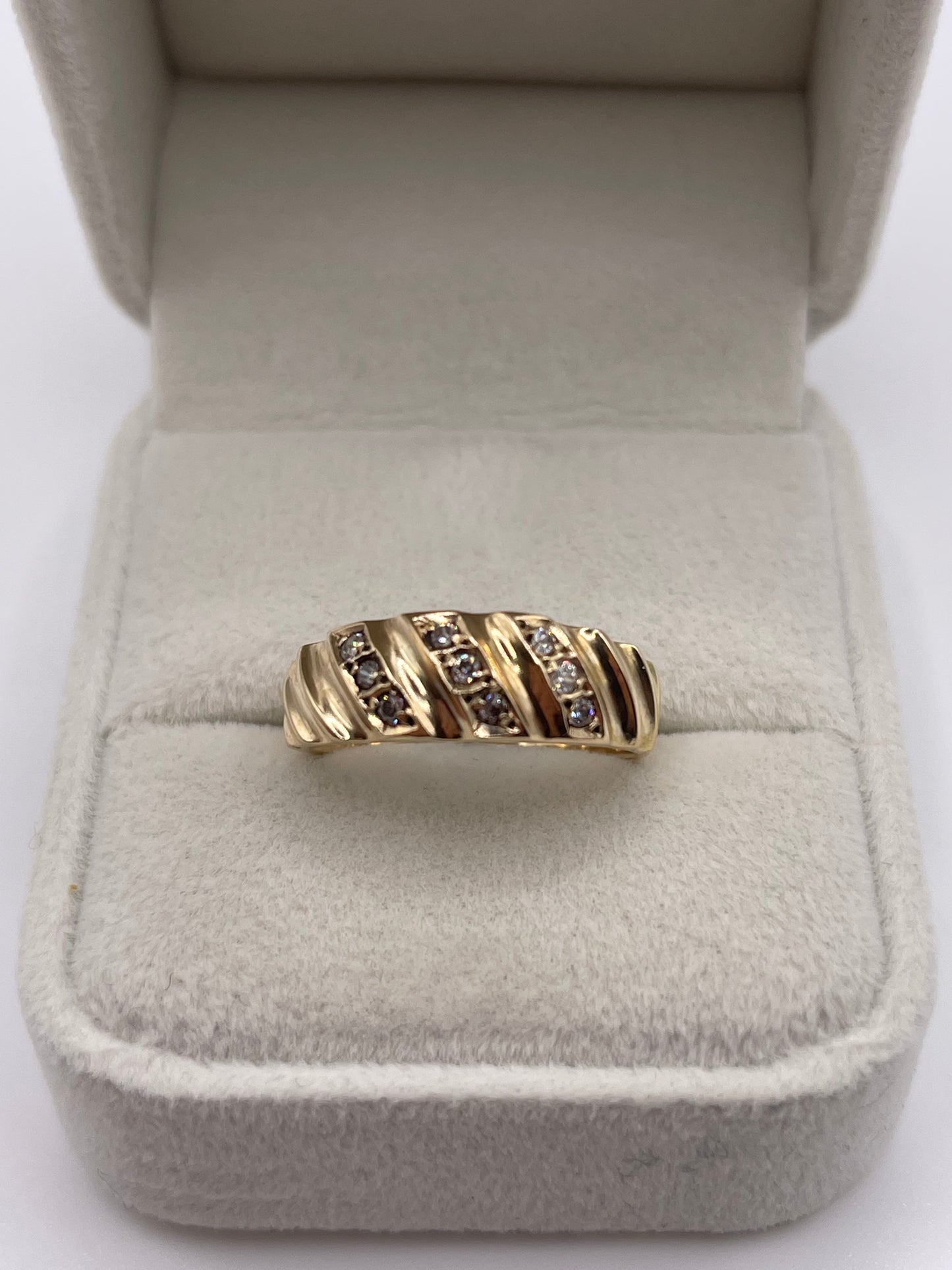 14ct gold diamond croissant ring