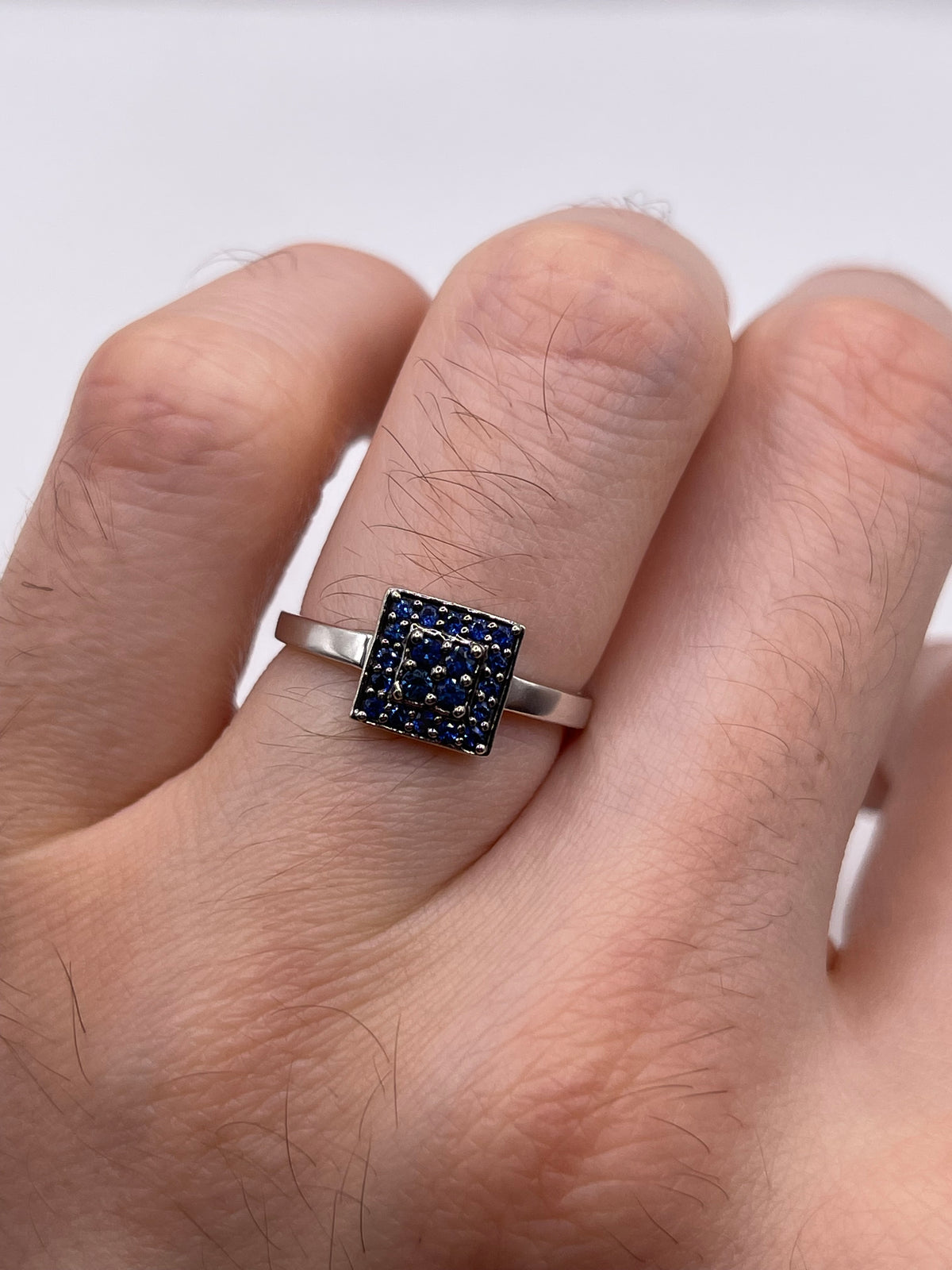9ct white gold sapphire cluster ring