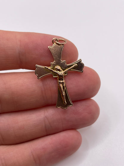 9ct rose gold crucifix pendant