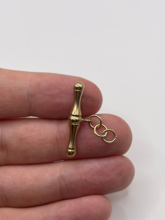 9ct gold T bar pendant