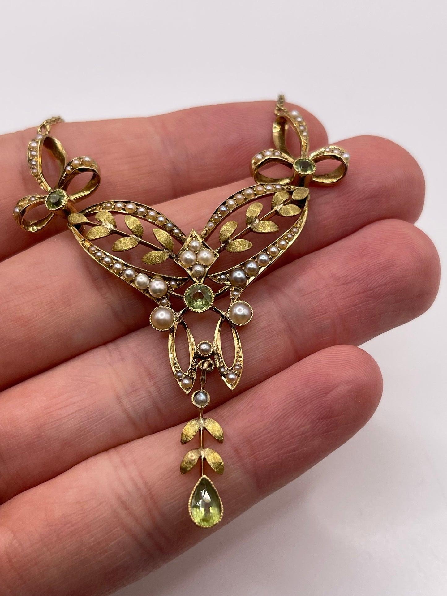 Antique 15ct gold peridot and pearl necklace