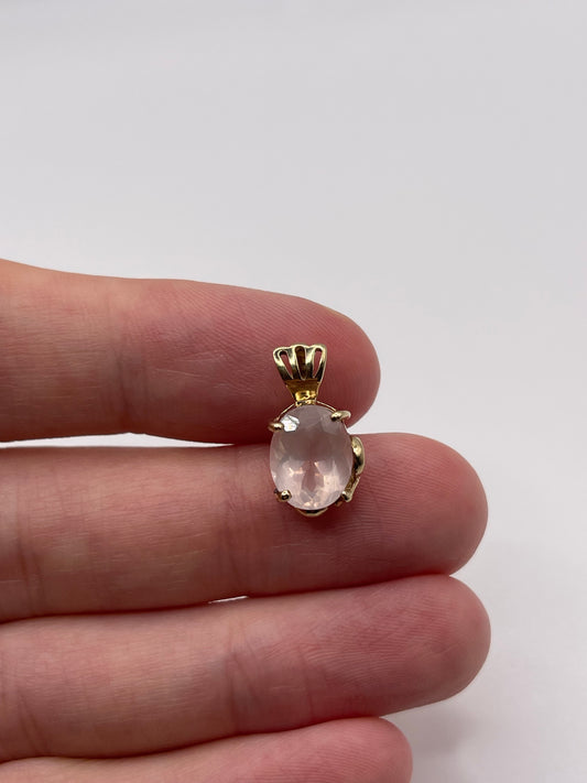 9ct gold quartz pendant