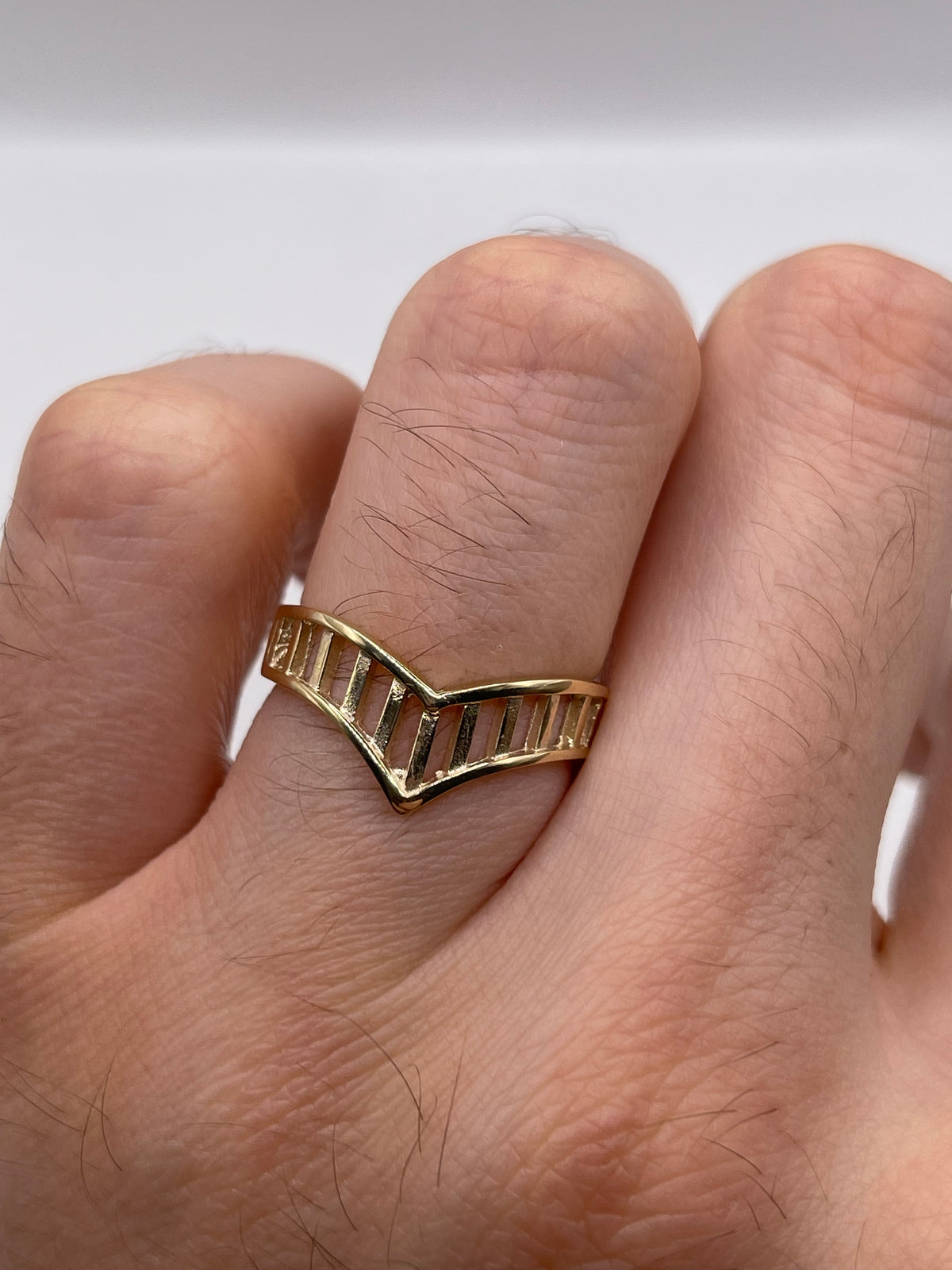 9ct gold wishbone ring