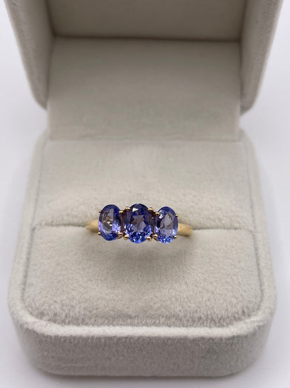 18ct gold tanzanite ring