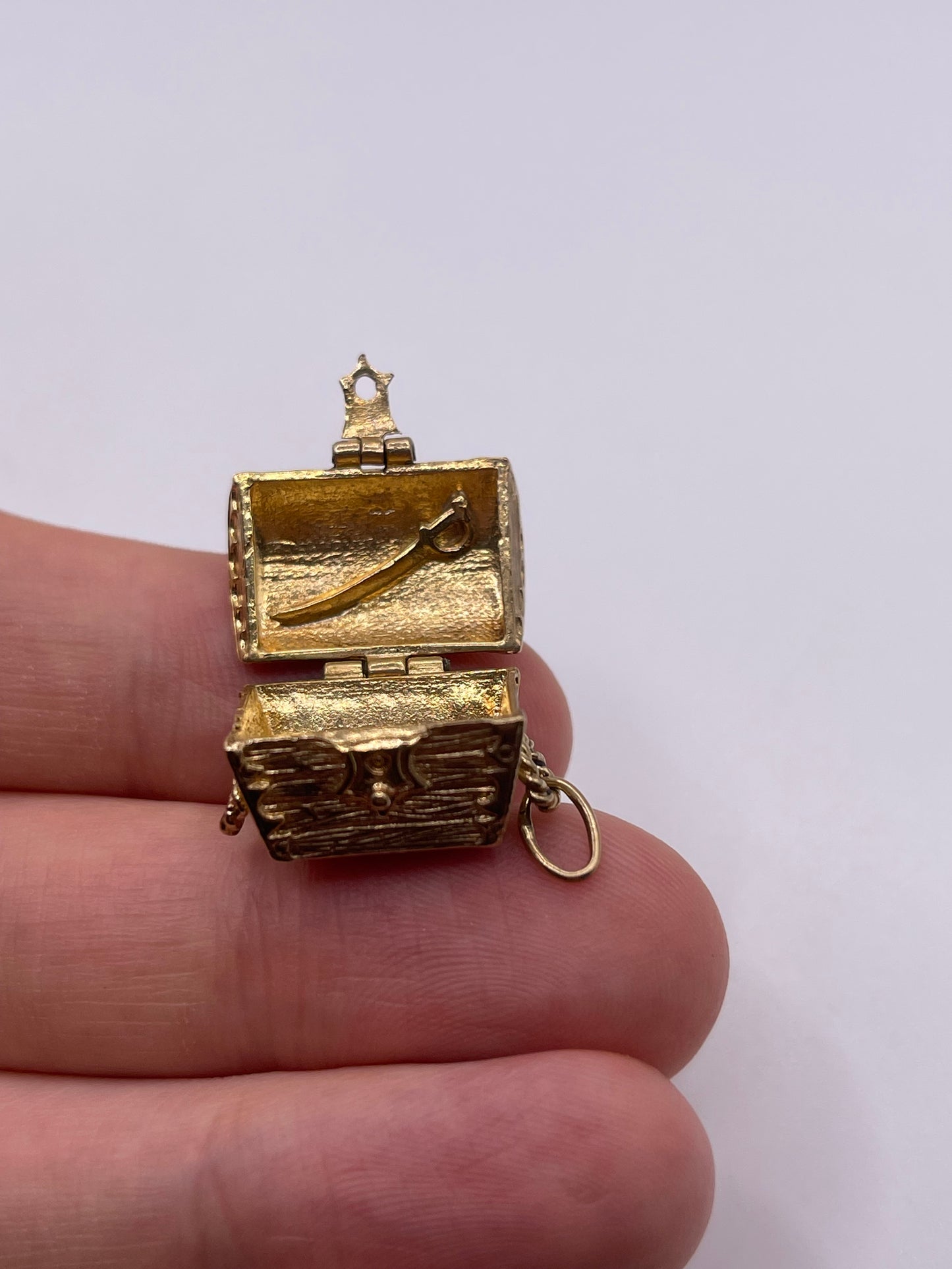 9ct gold treasure chest charm