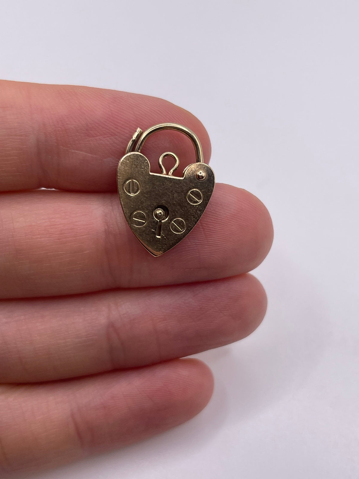 9ct gold padlock 16