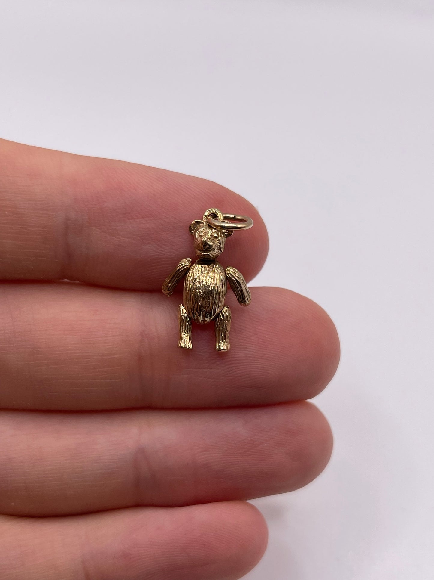 9ct gold articulated bear pendant
