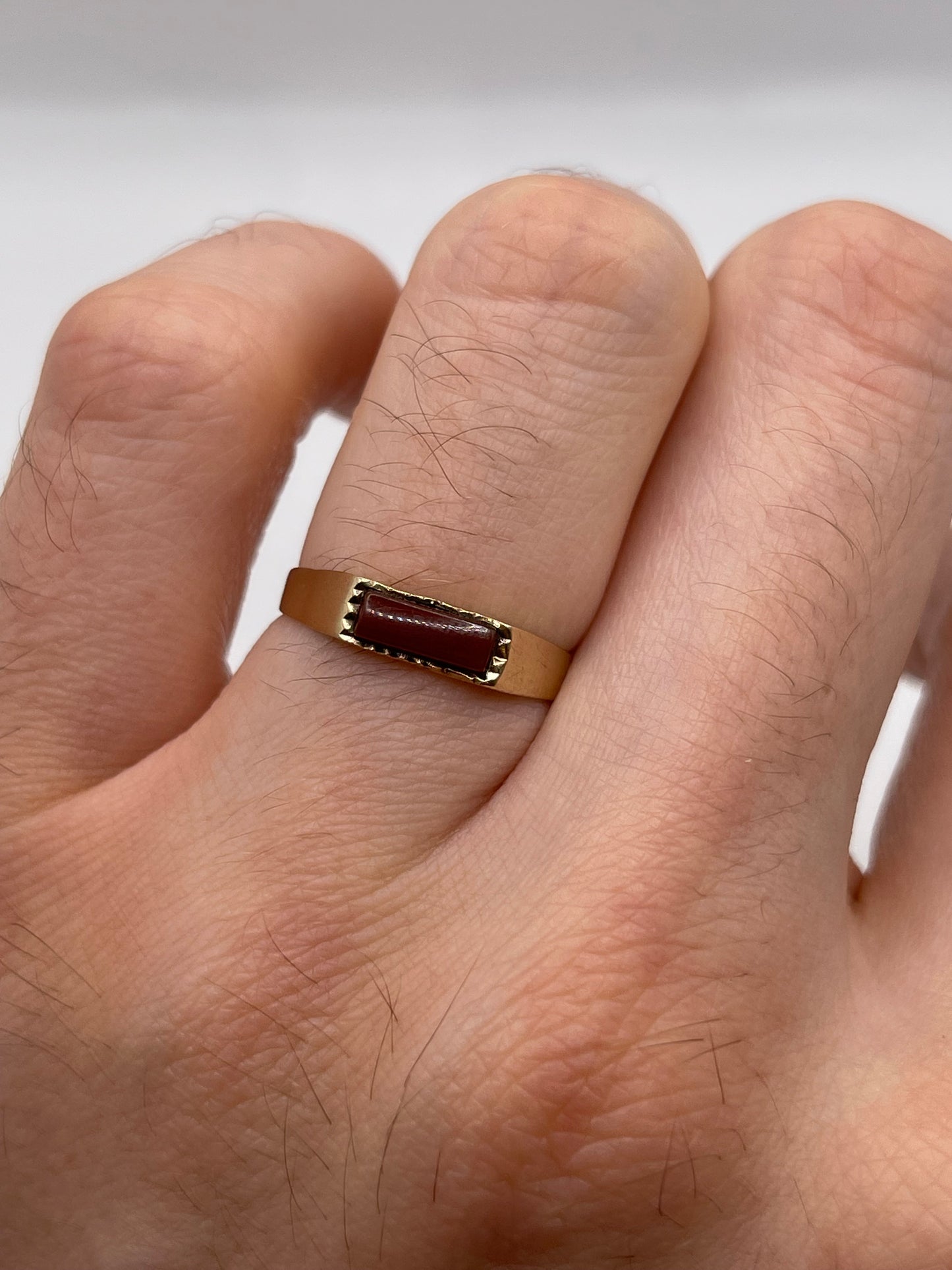 9ct gold carnelian ring