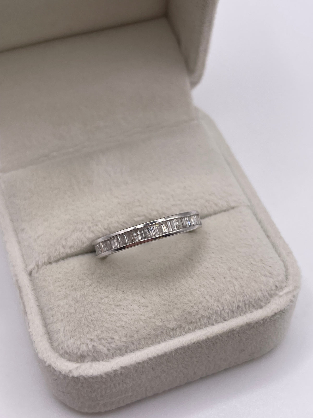 9ct white gold diamond ring