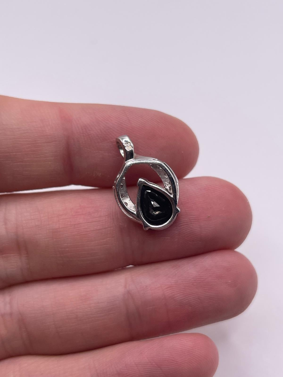 18ct white gold diamond & sapphire pendant