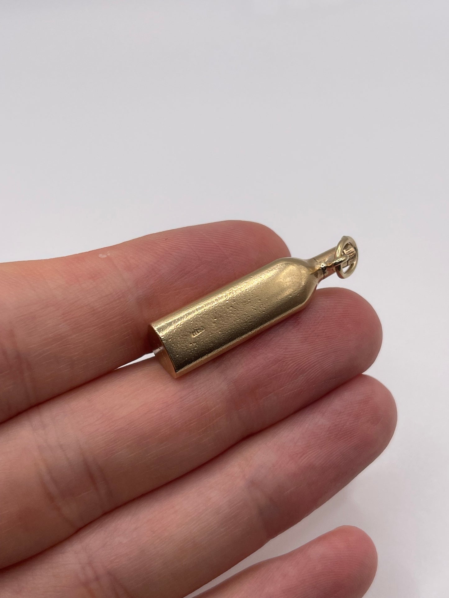 9ct gold grant whisky bottle charm
